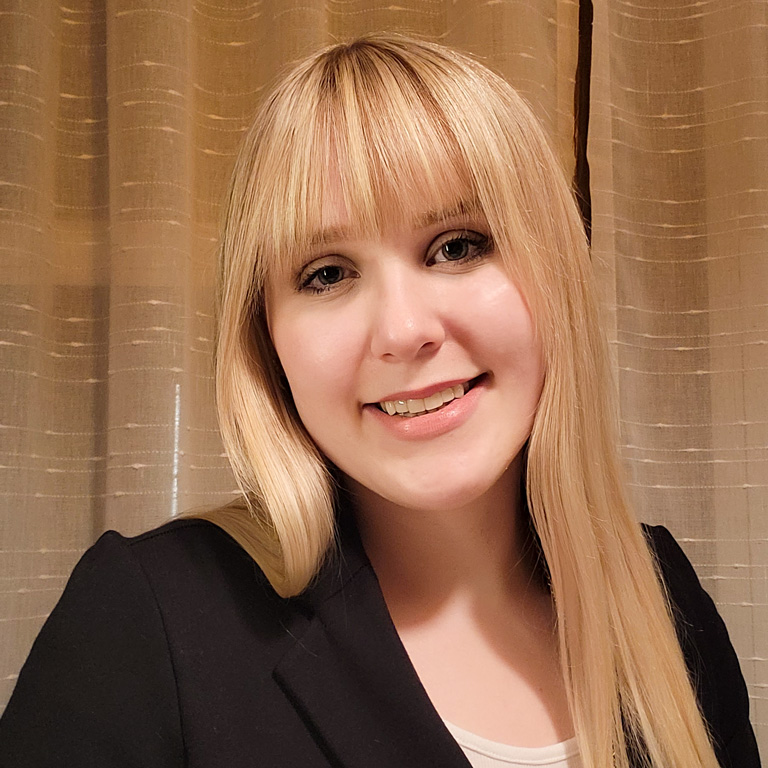 Kat Thomas's headshot.